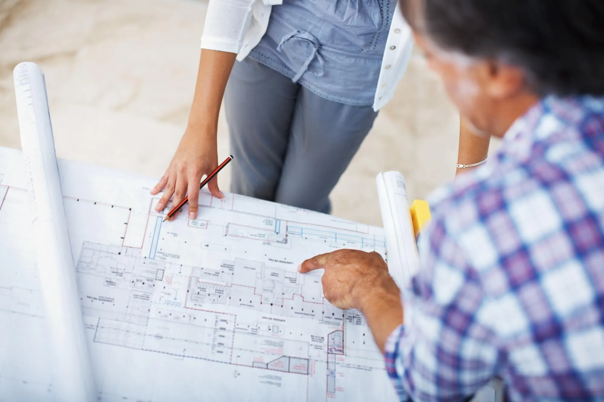 Cómo planificar el diseño estructural de viviendas fuera de la red en zonas con infraestructura limitada